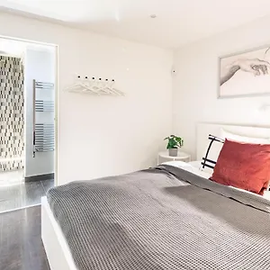 Apartamento Stylish - Street Of The Basilica, Budapest