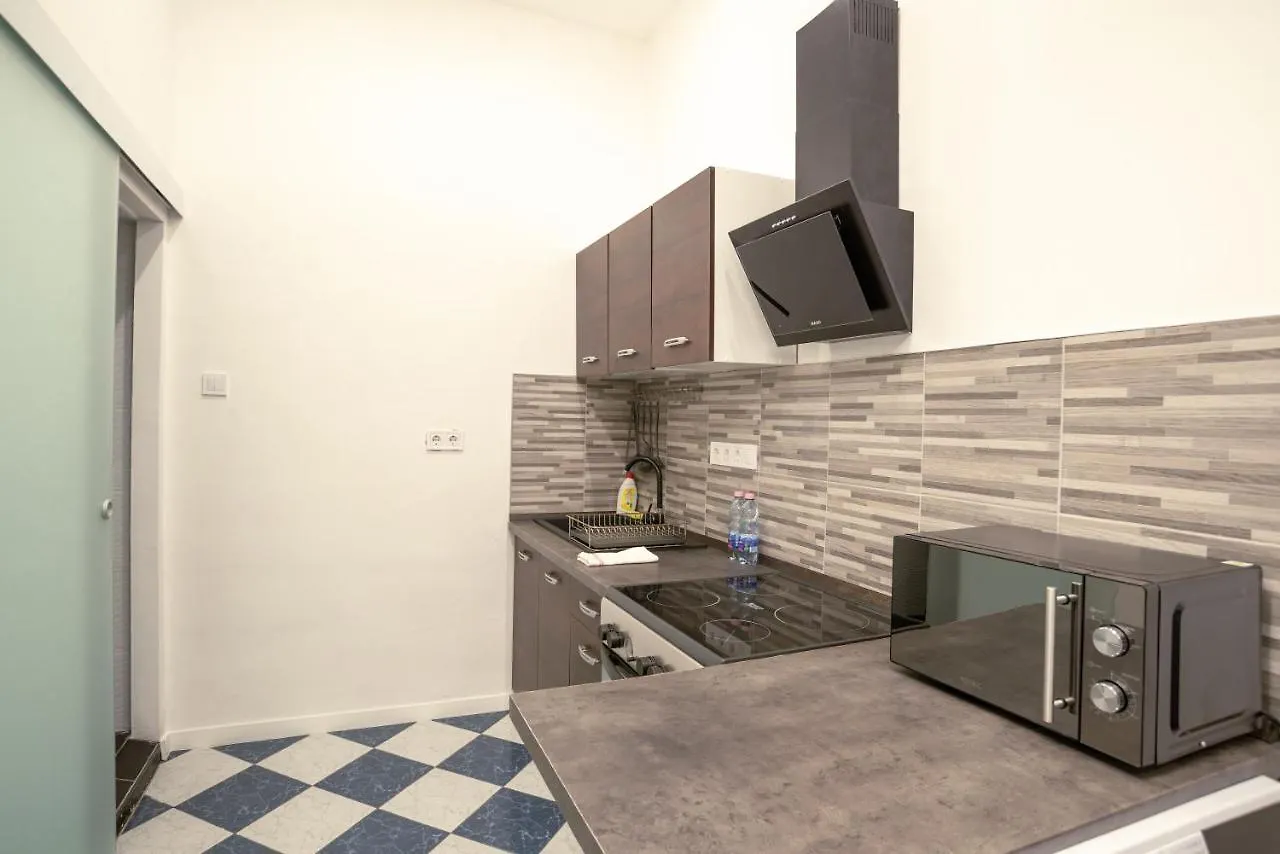 Bella Mia - Entire Apartment Near Liszt Ferenc Ter Budapest