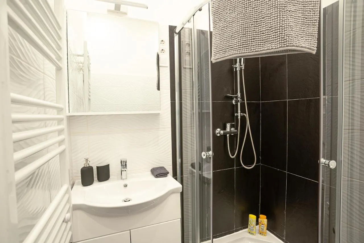 Bella Mia - Entire Apartment Near Liszt Ferenc Ter Budapest