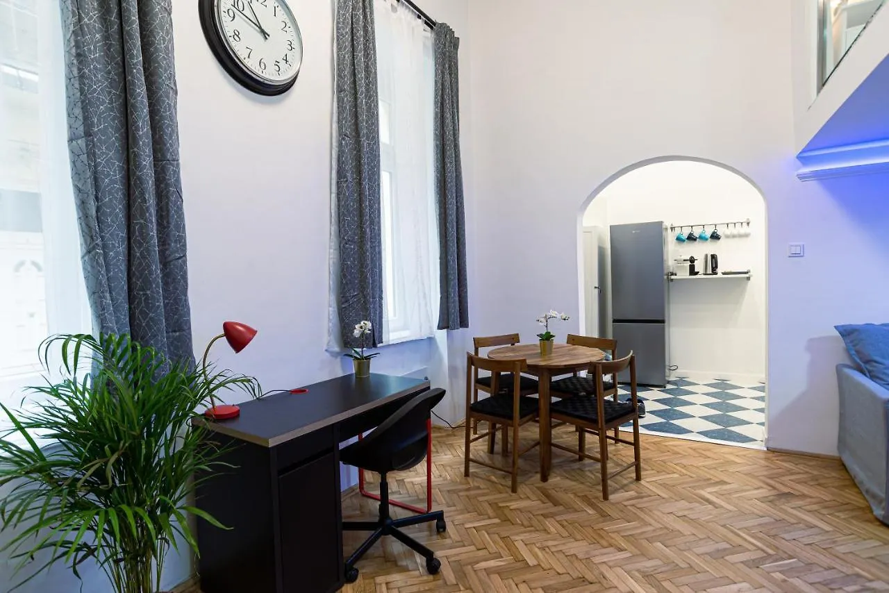 Bella Mia - Entire Apartment Near Liszt Ferenc Ter Budapest
